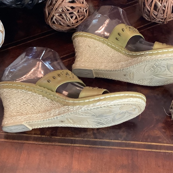 NUTURE SAGE GREEN LEATHER WEDGE HEEL SANDALS SIZE 9.5 - Picture 5 of 6